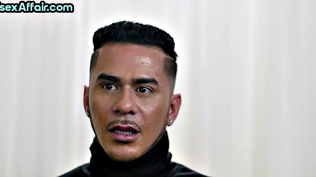 Блондинка сносит крышу в страстном би-тройничке