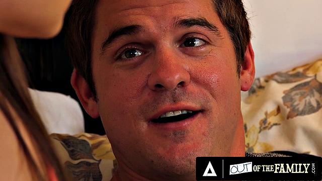 она изменяет парню с отчимом ради новых ощущений