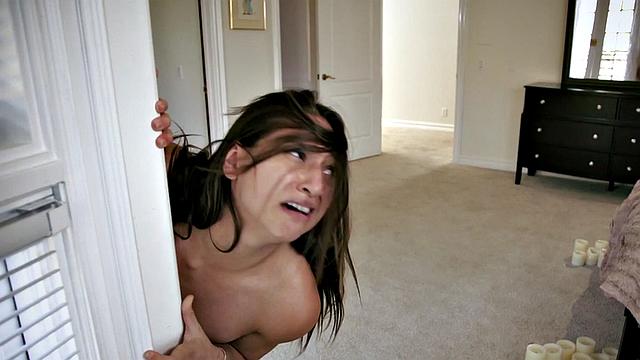 Squirting 19yo splashes nympho BFF face after orgasm