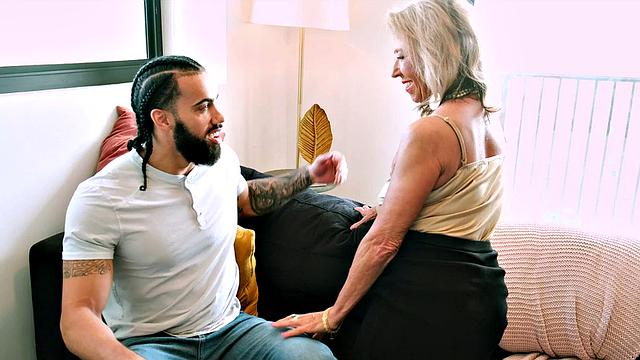 69-летняя lacey вместо ремонта устраивает жаркий секс с молодым