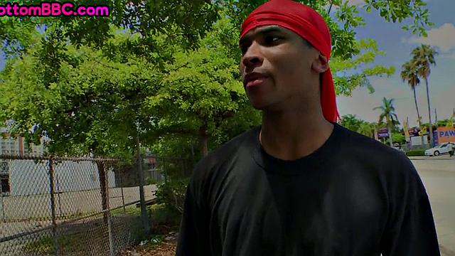 Outdoor black bottom sucks and rides cock for cash