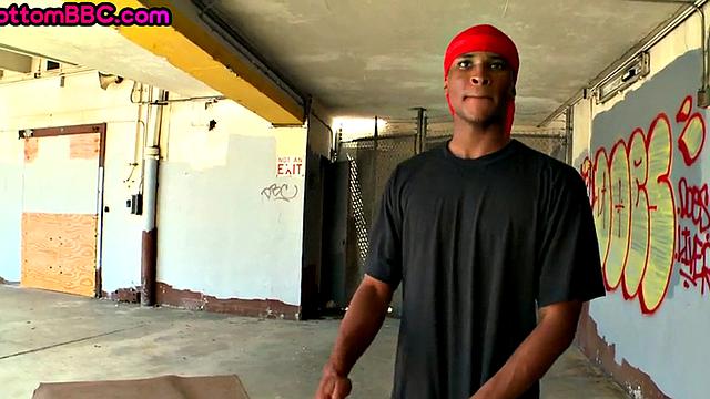 Outdoor black bottom sucks and rides cock for cash