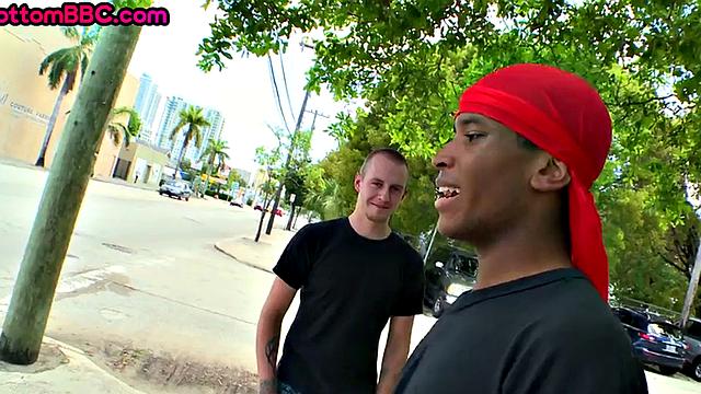 Outdoor black bottom sucks and rides cock for cash