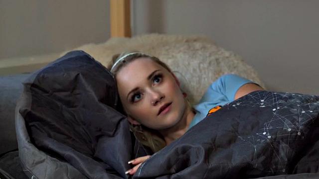 черная малышка и подруга устроили жаркий тройничок в общаге