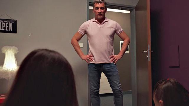 Alt hostel babe got pierced pussy pounded in 3some