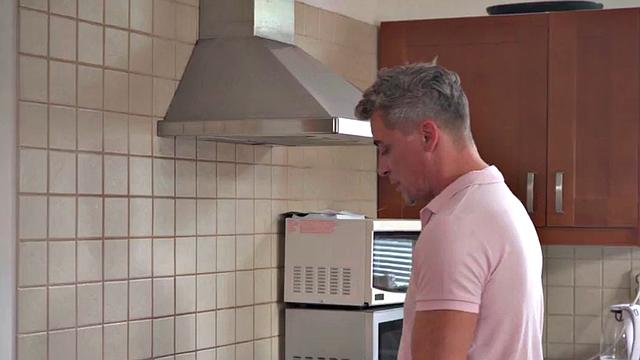 Alt hostel babe got pierced pussy pounded in 3some