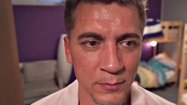 Alt hostel babe got pierced pussy pounded in 3some