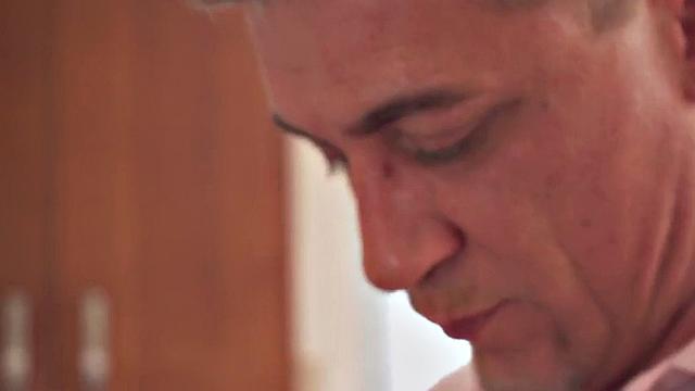 Alt hostel babe got pierced pussy pounded in 3some