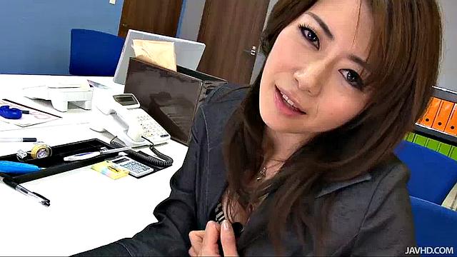 Макки Ходзё заводится прямо на работе, её не остановить