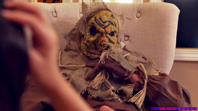 пасынок выкинул дилдо, зато вставил по-взрослому