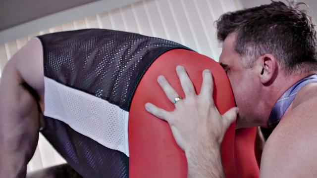 Buff bot sucked before barebacking erotic couple