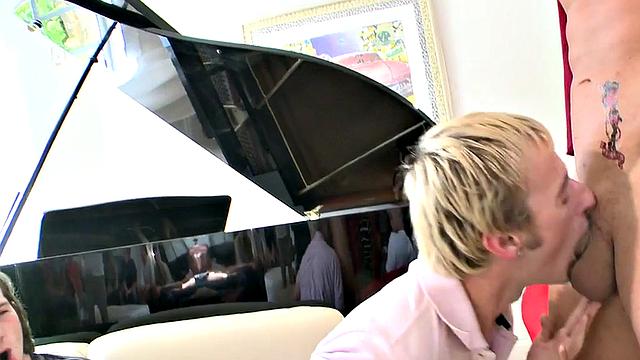 Amateur party cocksucking stripper