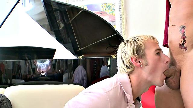 Amateur party cocksucking stripper