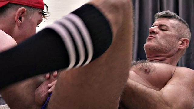 Curious twunk assfucks hairy bear