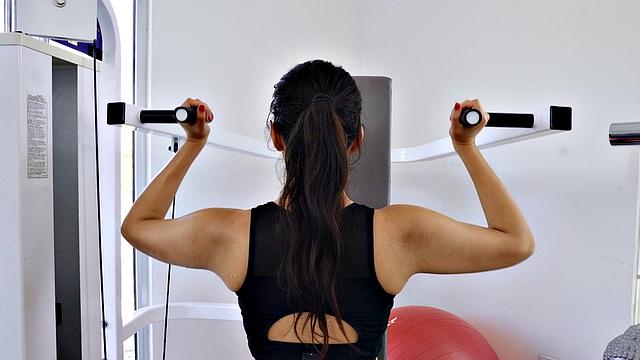 Валентина Наппи делает из Алекса тренажер - итальянский фитнес по-взрослому