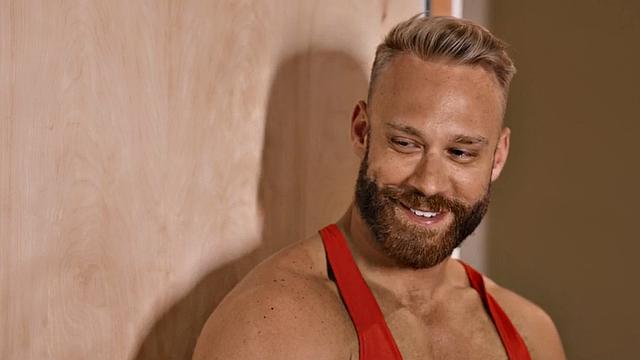 Amateur jock barebacks eager hunk with analhole