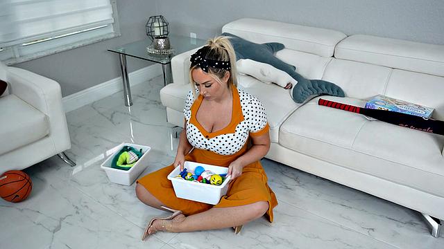 Cum-Desperate Housewife