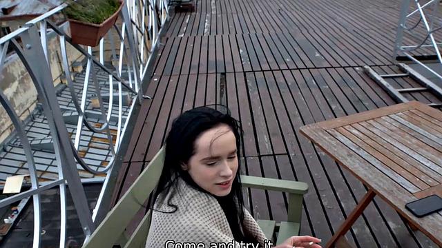 Парень застал сводную сестру с сигаретой и трахнул её в душе