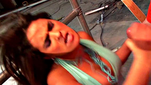 3-Way with Colombiana Valery Summer