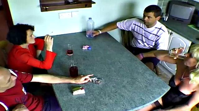 Mature swinging amateurs swap wives