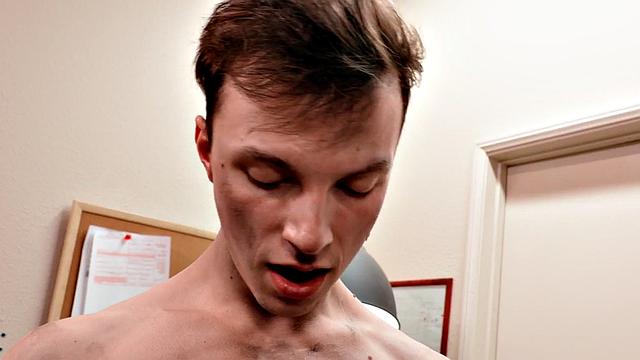 Athletic jock bareback fucks asshole after BJ