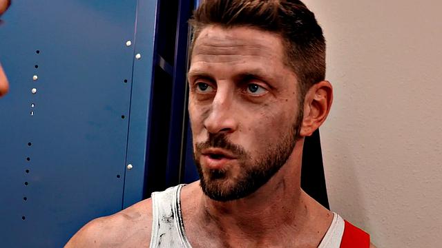 Athletic jock bareback fucks asshole after BJ