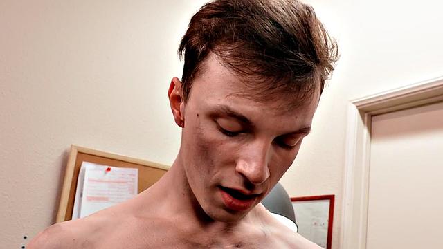 Athletic jock bareback fucks asshole after BJ