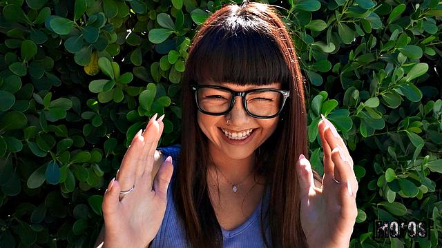 смотри, как mochi mona скачет на члене и получает по полной