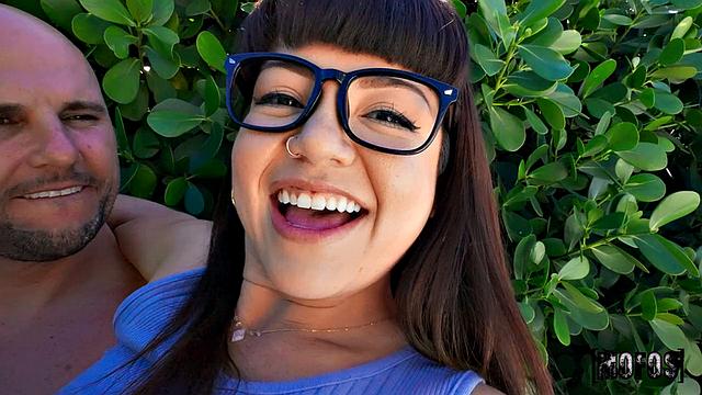 смотри, как mochi mona скачет на члене и получает по полной