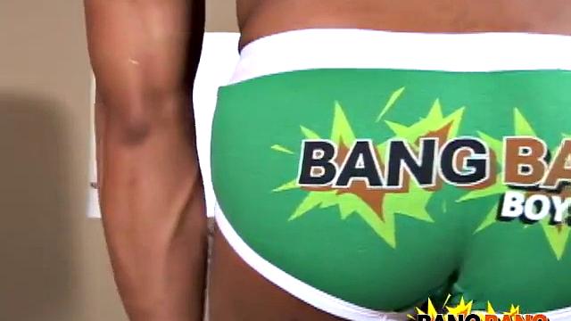 Michael Mills bangs Thiago Santos