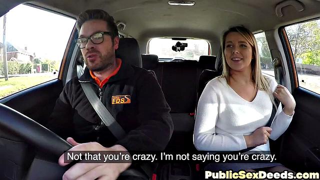 Взрослая ученица трахается с инструктором прямо в машине на экзамене.