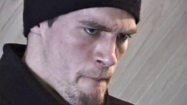 Джонатан дрочит на порно и кончает