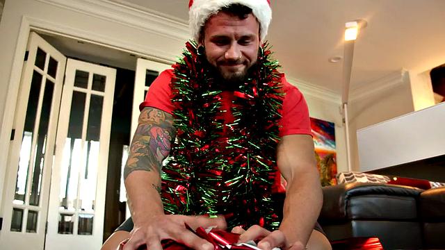 Stepbro cums after blowjob and bareback holiday sex