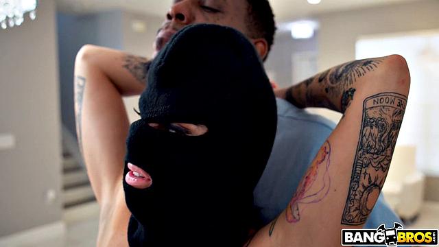 Sexy Robber Gets Filled