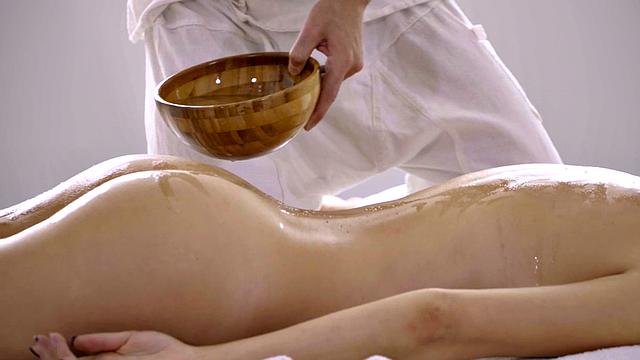 Oiled babe seduced by masseur after deepthroating