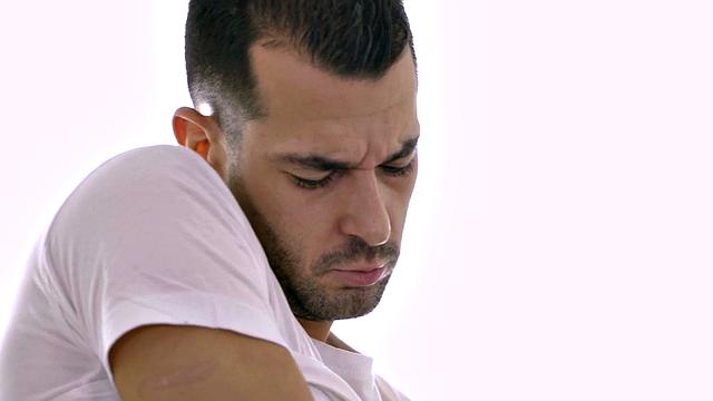 Oiled babe seduced by masseur after deepthroating