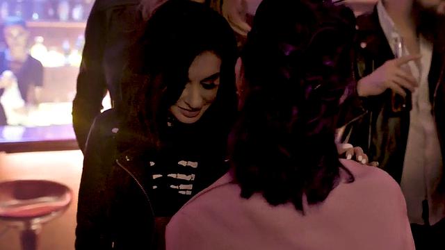 Trans beauty loves fucking MILF in wet pussy