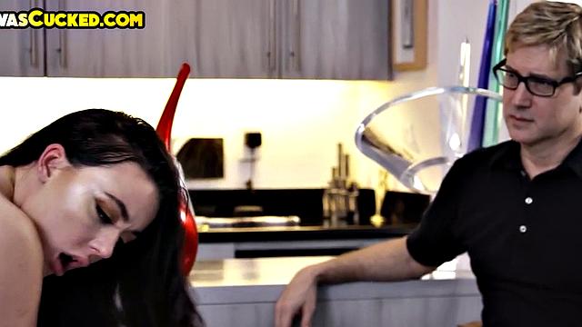 Изменяющие жёны заглатывают толстый bbc любовников до упора