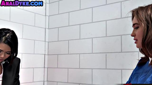 Hairy anal bootylicious dyke fucked by lez