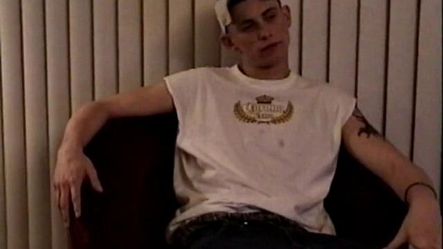 Маршалл получает минет и кончает на камеру