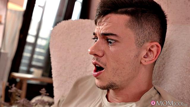 Super hot Mom gets that dick