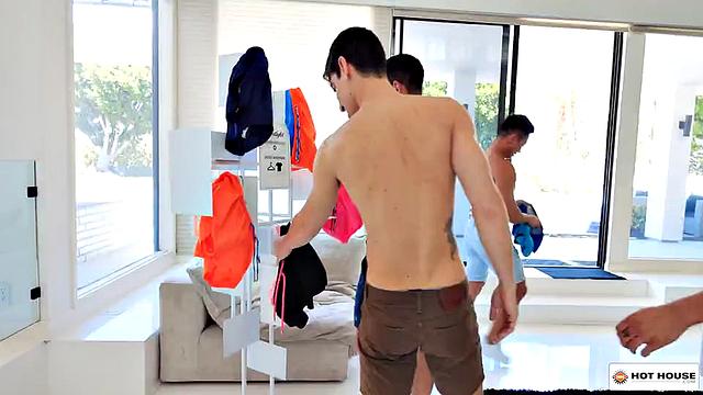 грант дукати вылизывает жопу и трахается без гондона с дес айрезом на съёмке