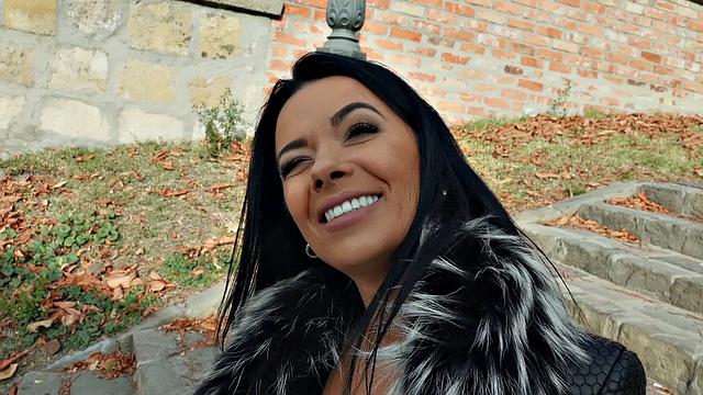 A trimmed American brunette get her pussy licked and fucked in POV outdoors