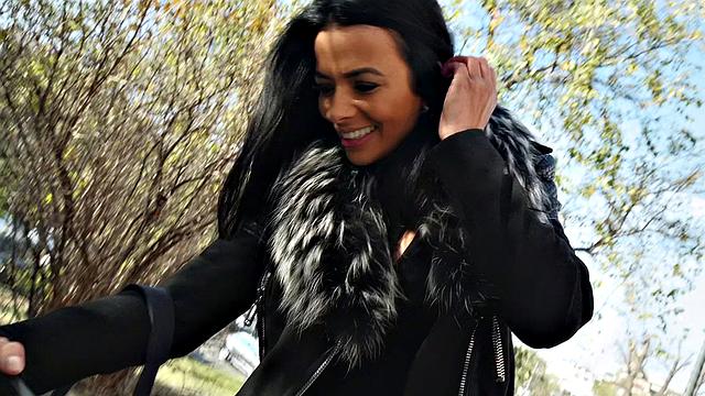 A trimmed American brunette get her pussy licked and fucked in POV outdoors