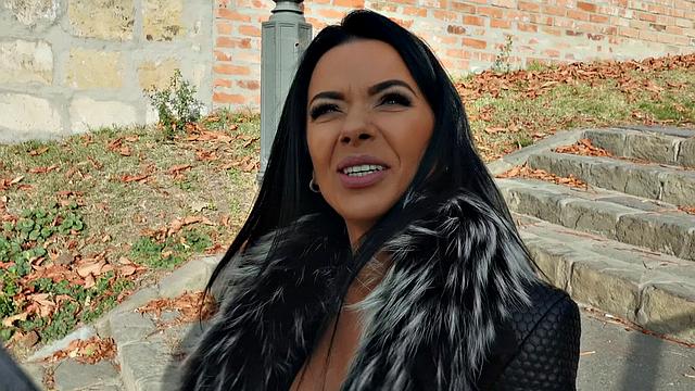 A trimmed American brunette get her pussy licked and fucked in POV outdoors