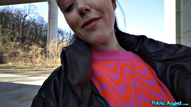 Shake That Ass Out On The Street