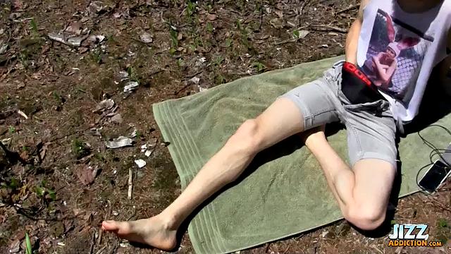 Внезапный выброс спермы на улице! - Даниэль Таннер