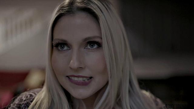 Майя Кендрик изменяет мужу на его глазах, куколд смотрит и дрочит рядом.