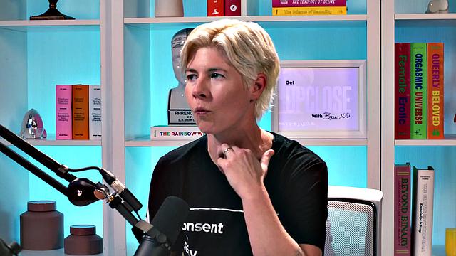 Solo petite Asian in stockings toys her hairy pussy