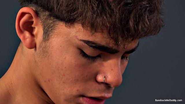 Гленн жарко отлизывает попку Йорису и жестко его трахает